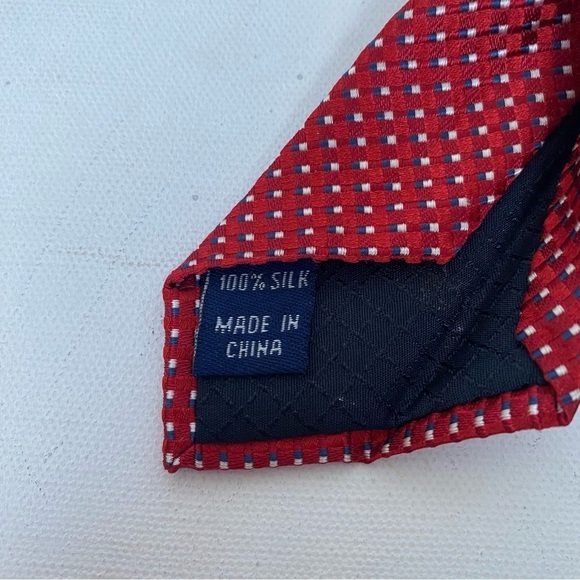 Jones New York Men 100% Silk Red/Dots Necktie. - Picture 7 of 7